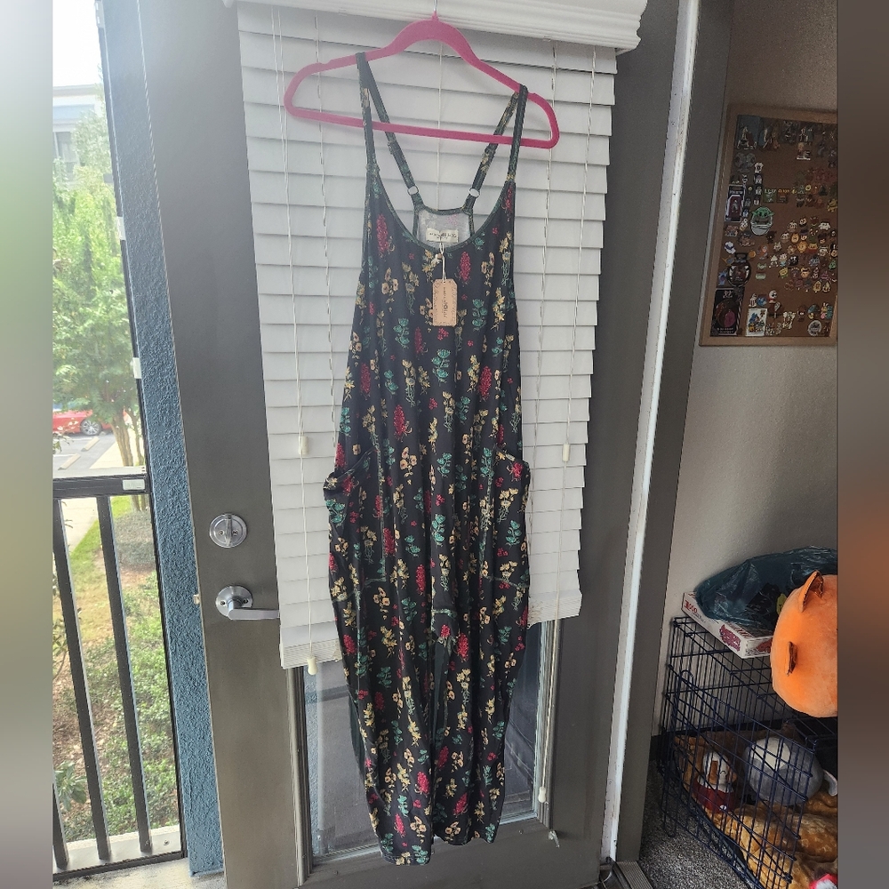 Black Floral Wide-Leg Jumpsuit - Picture 2 of 4